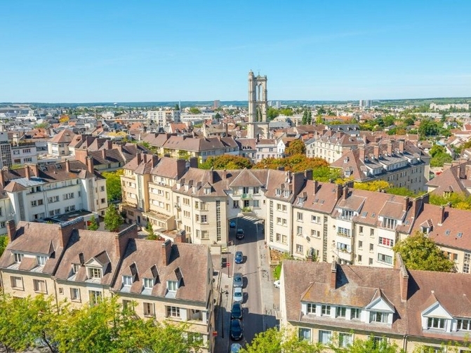 Mantes-la-Jolie par X. Renoux